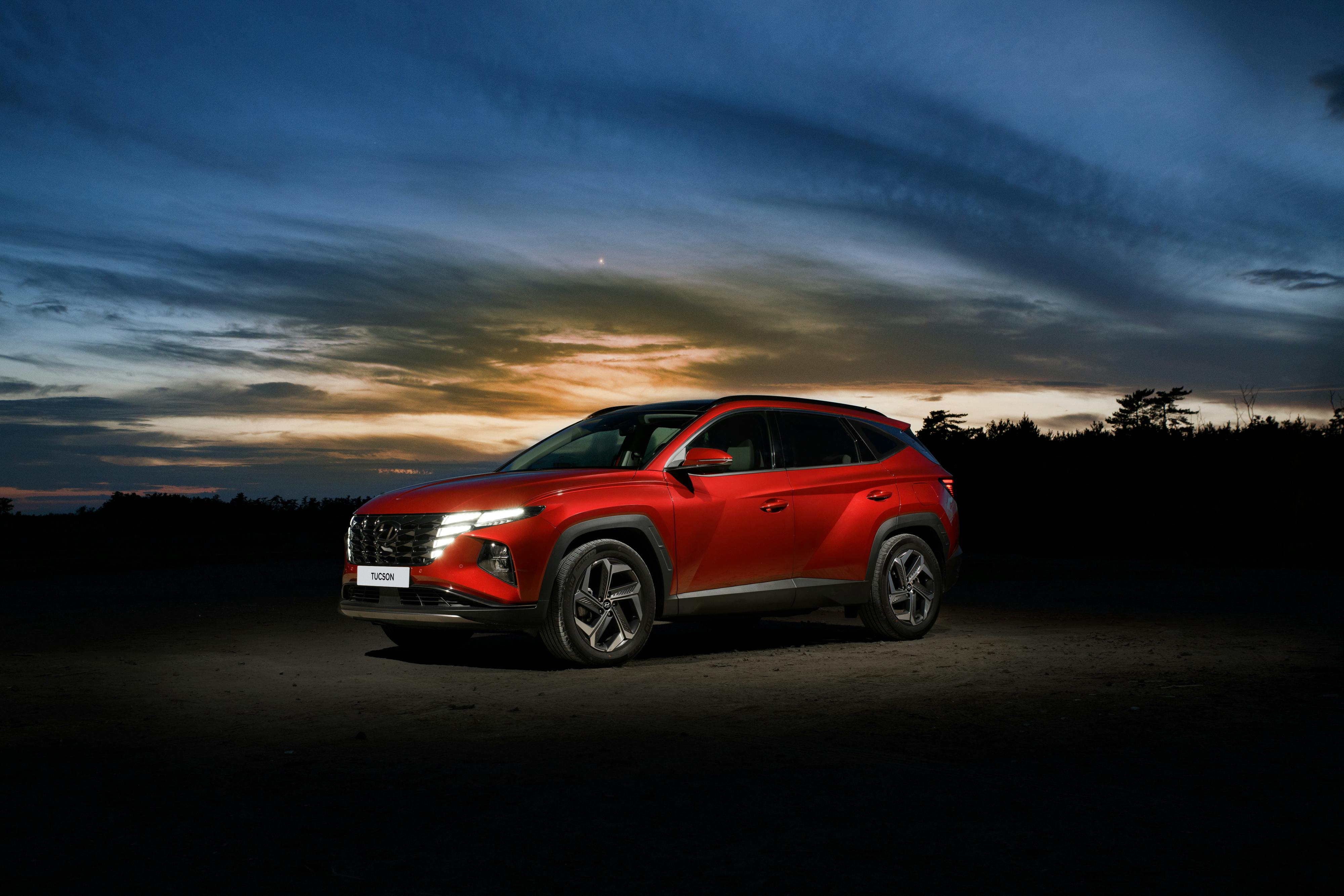 RAV4 vs Tucson: Кой SUV печели в безопасност, икономичност и лизинг?
